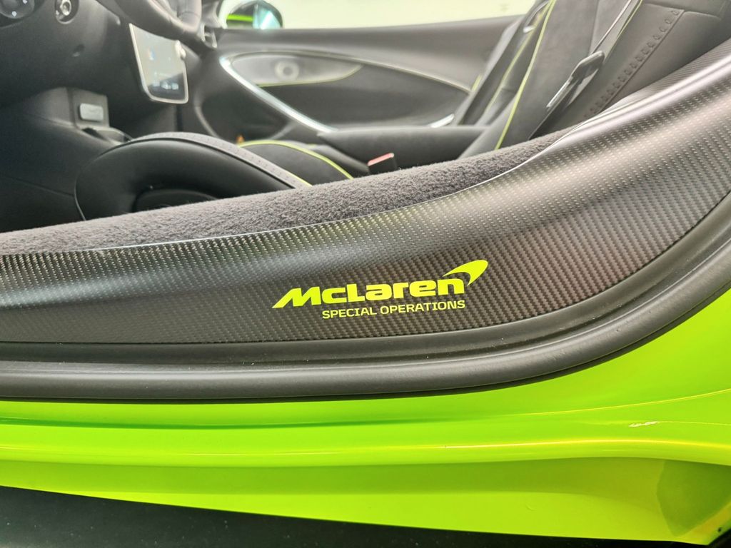 McLaren Artura 2024