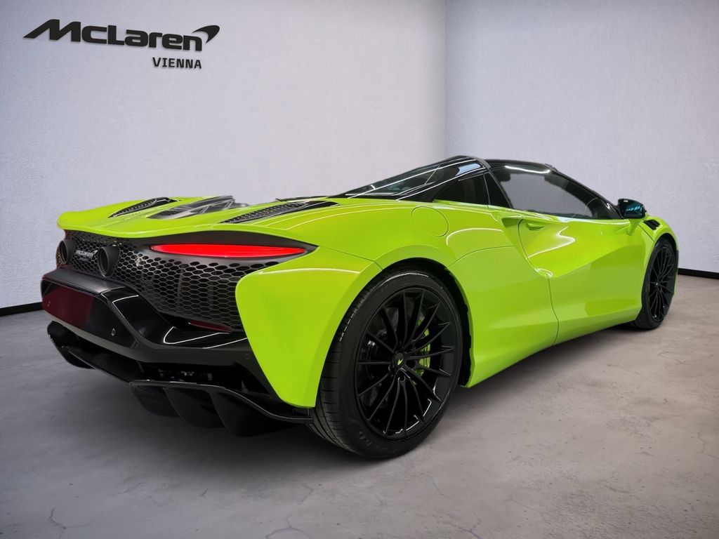 McLaren Artura 2024