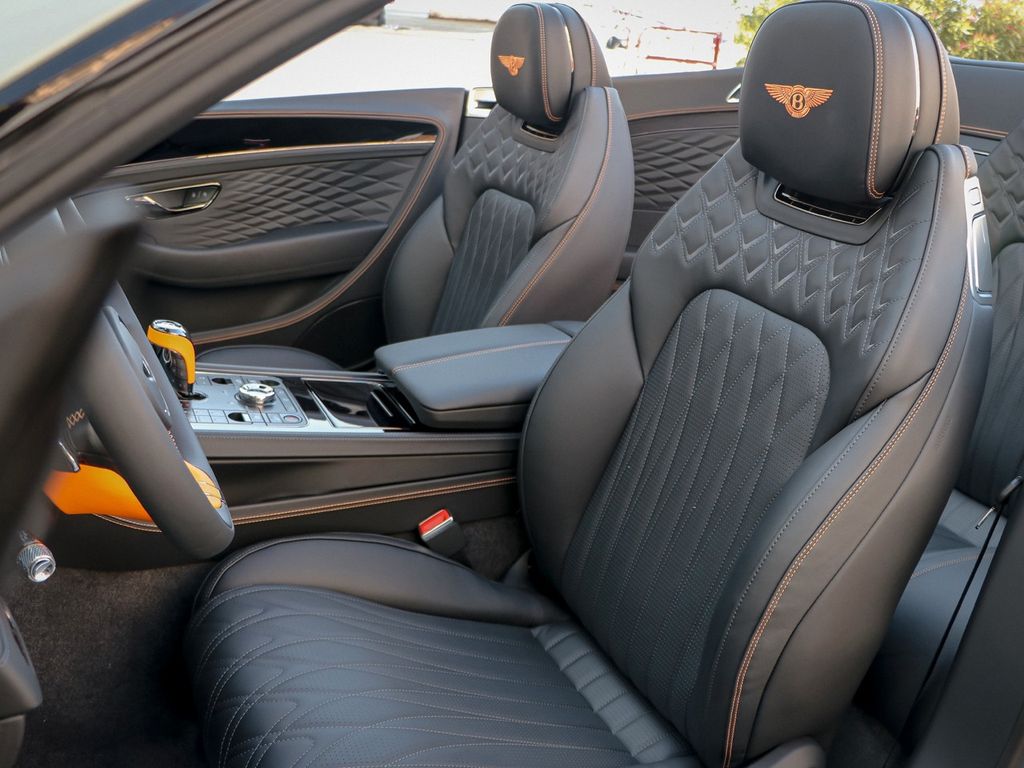 Bentley Continental GTC 2025