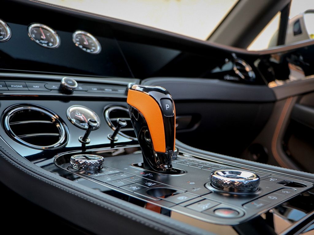 Bentley Continental GTC 2025