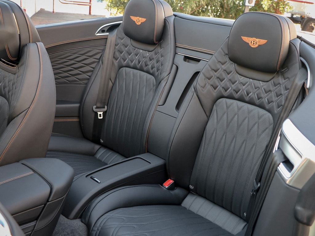 Bentley Continental GTC 2025