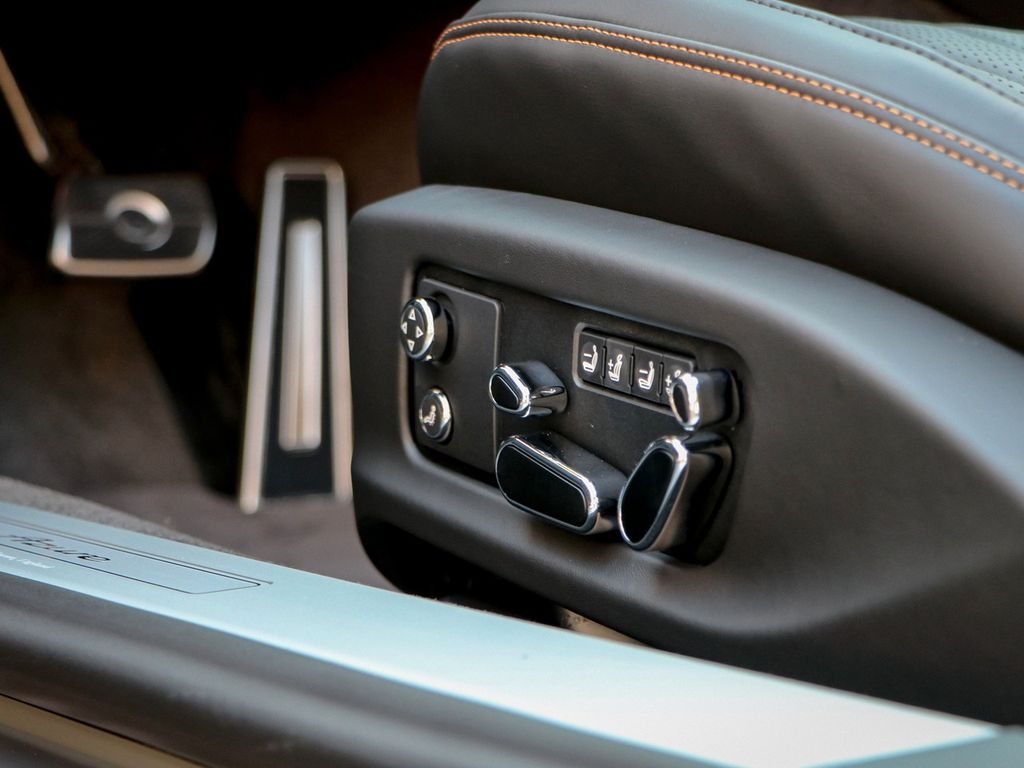 Bentley Continental GTC 2025