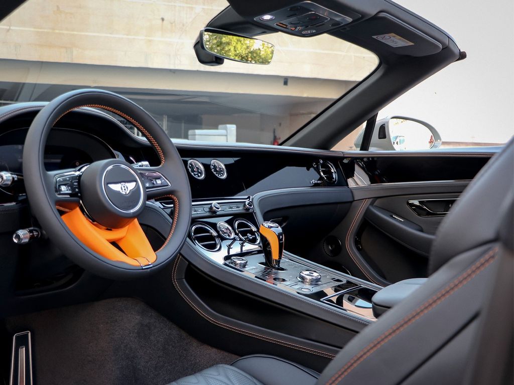 Bentley Continental GTC 2025