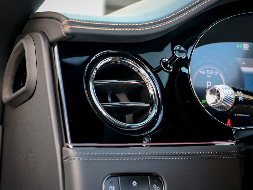 Bentley Continental GTC 2025