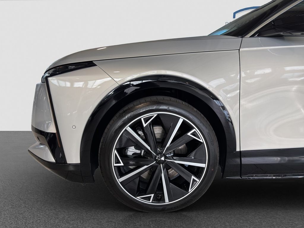 DS Automobiles Nº8