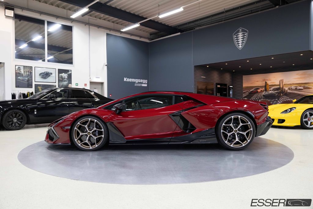 Lamborghini Revuelto 2025