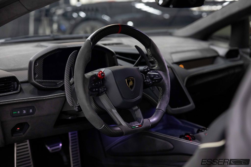 Lamborghini Revuelto 2025