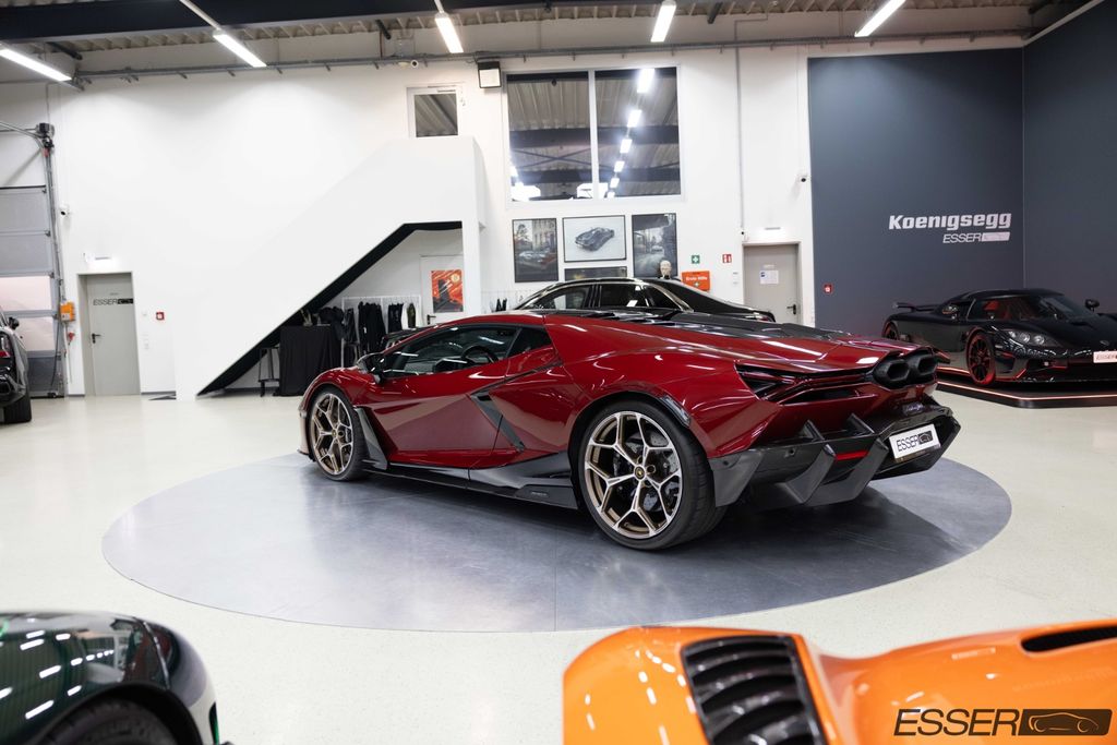 Lamborghini Revuelto 2025