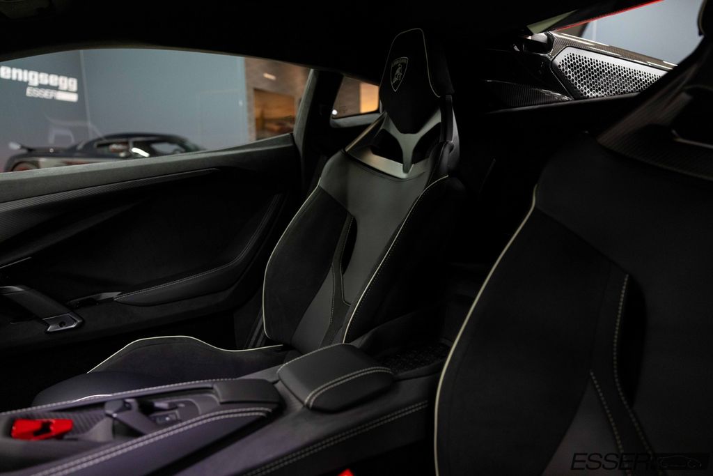 Lamborghini Revuelto 2025