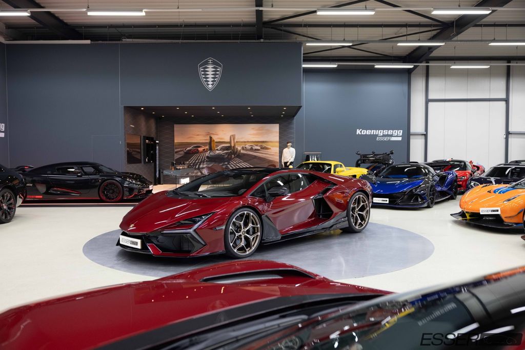 Lamborghini Revuelto 2025