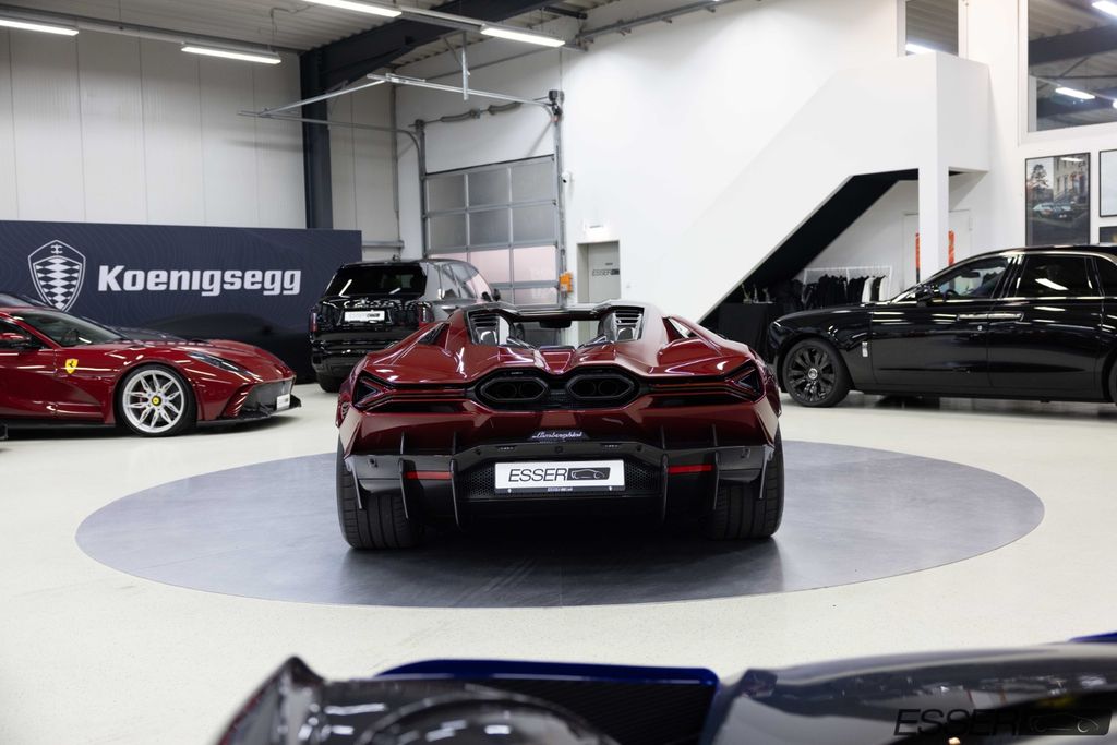 Lamborghini Revuelto 2025