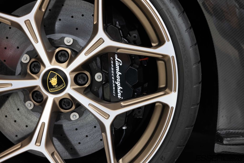 Lamborghini Revuelto 2025