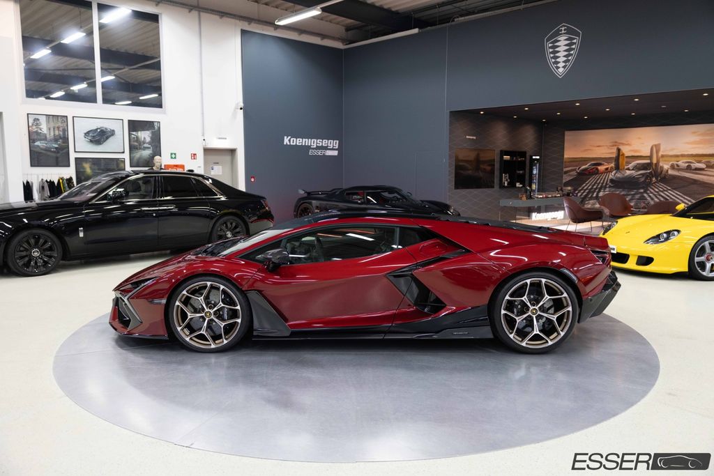 Lamborghini Revuelto 2025