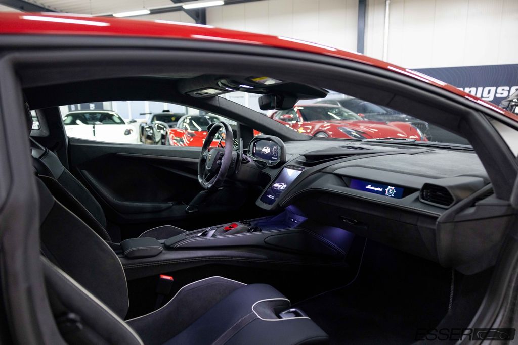 Lamborghini Revuelto 2025