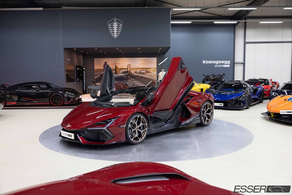 Lamborghini Revuelto 2025