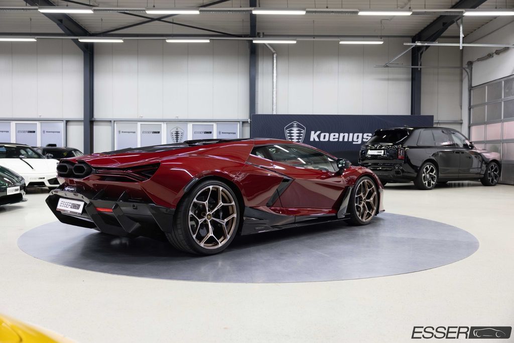 Lamborghini Revuelto 2025