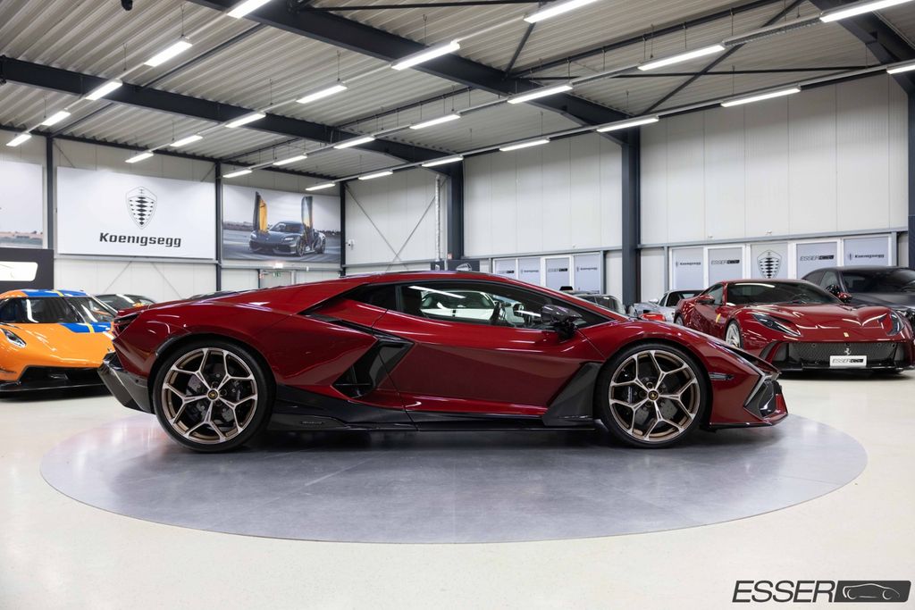 Lamborghini Revuelto 2025
