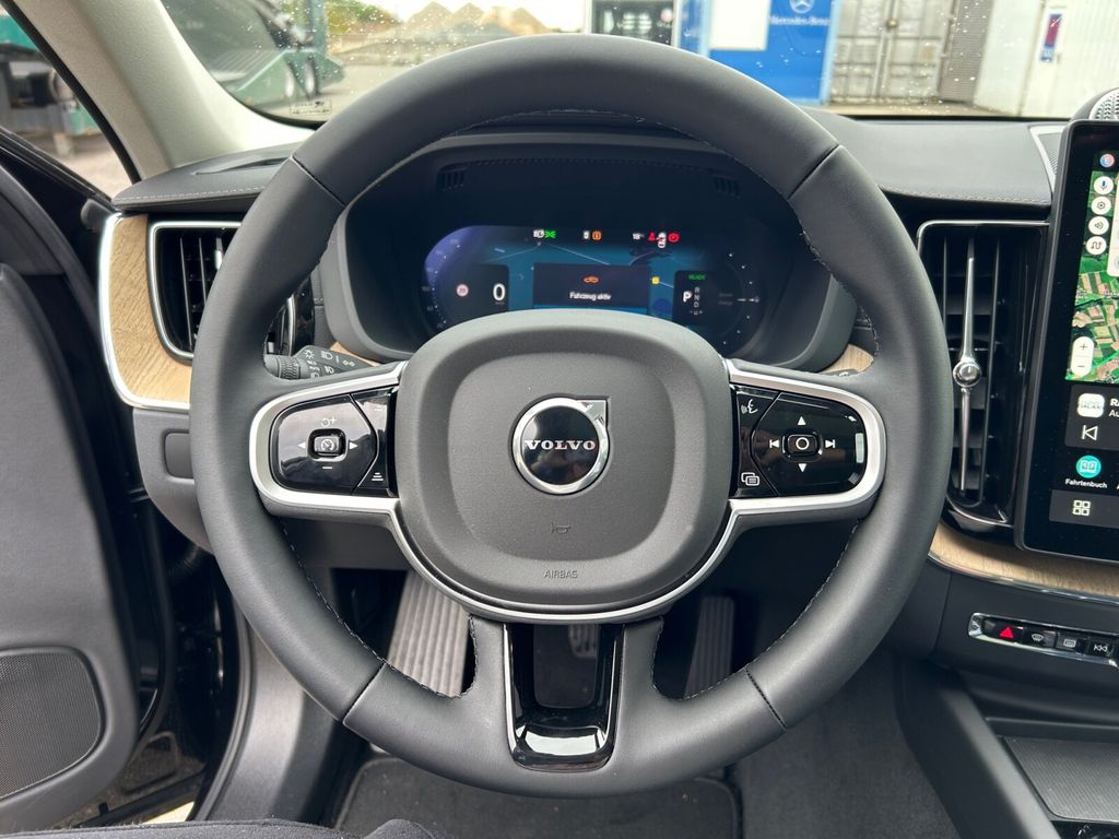 Volvo XC60 2025