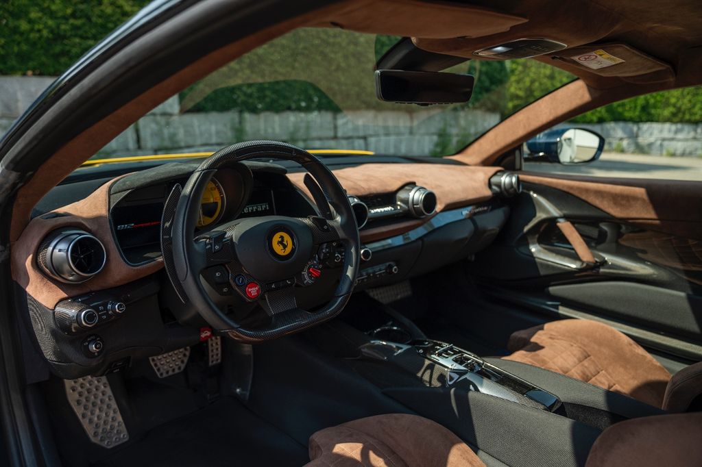 Ferrari 812 2022