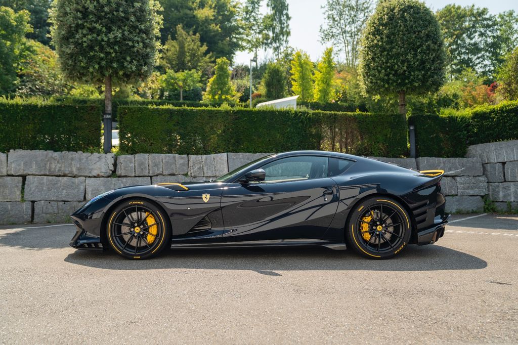 Ferrari 812 2022