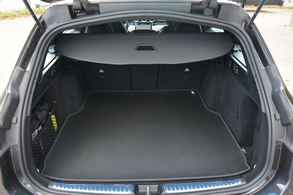 Mercedes-Benz C 300 2025