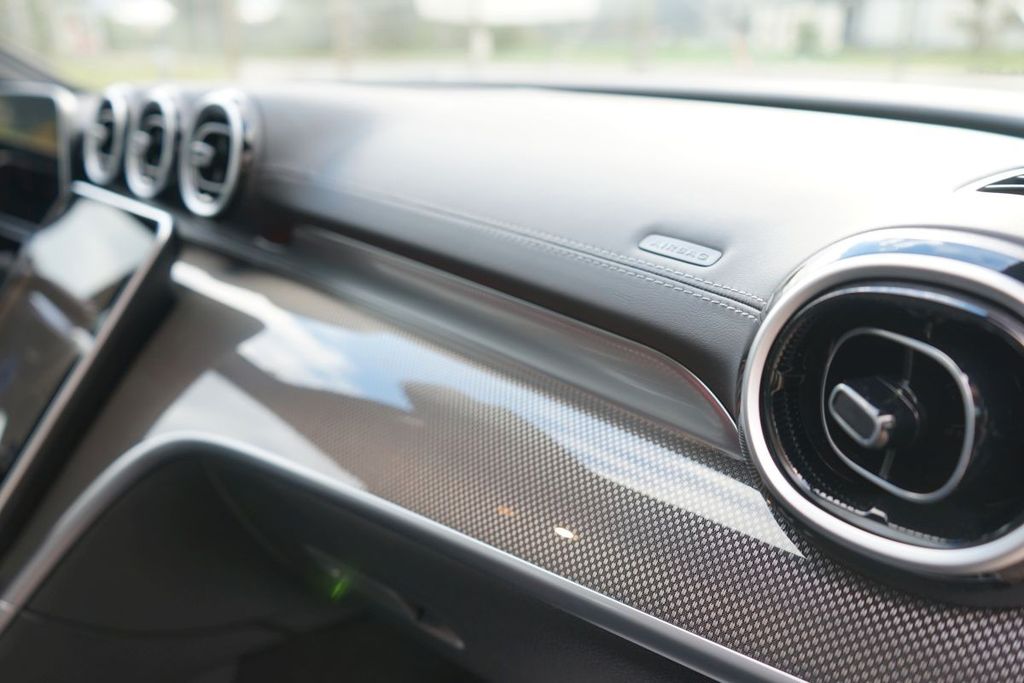 Mercedes-Benz C 300 2025