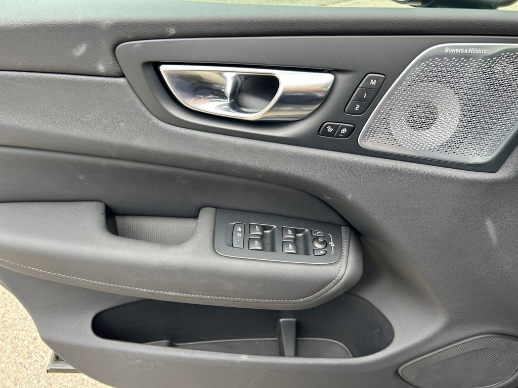 Volvo XC60 2025