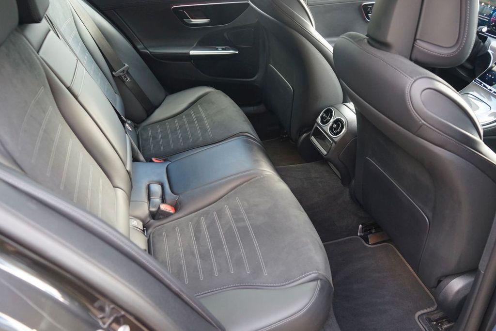 Mercedes-Benz C 300 2025