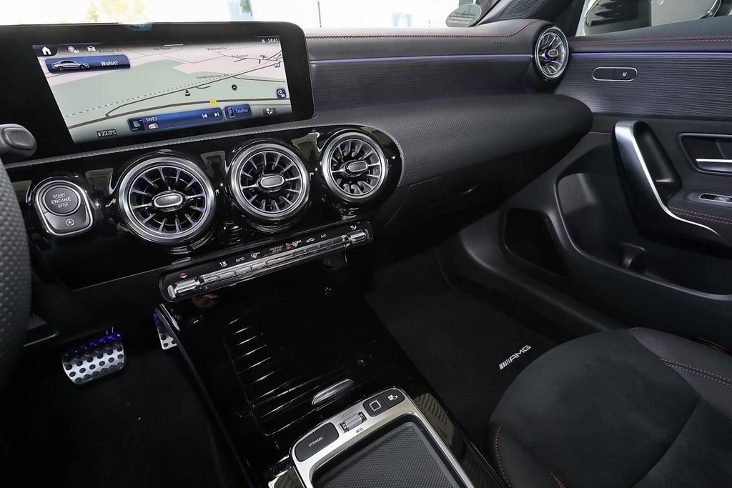 Mercedes-Benz CLA 200 2025