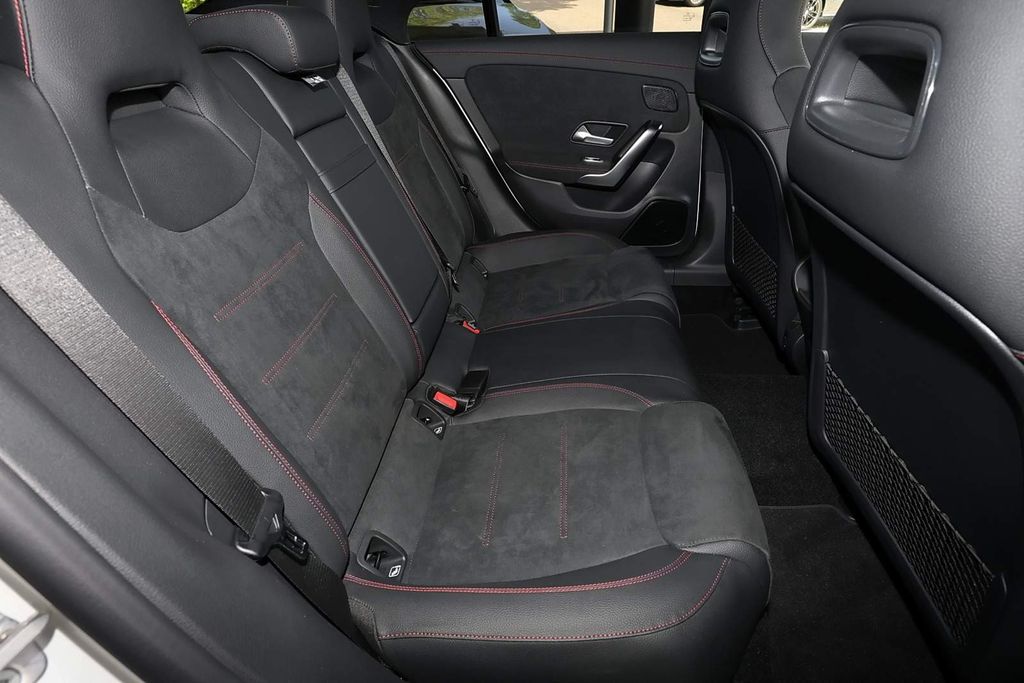 Mercedes-Benz CLA 200 2025