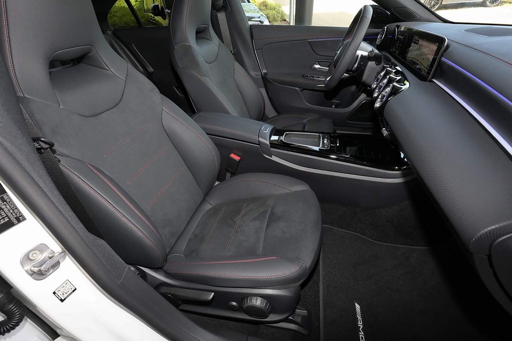 Mercedes-Benz CLA 200 2025