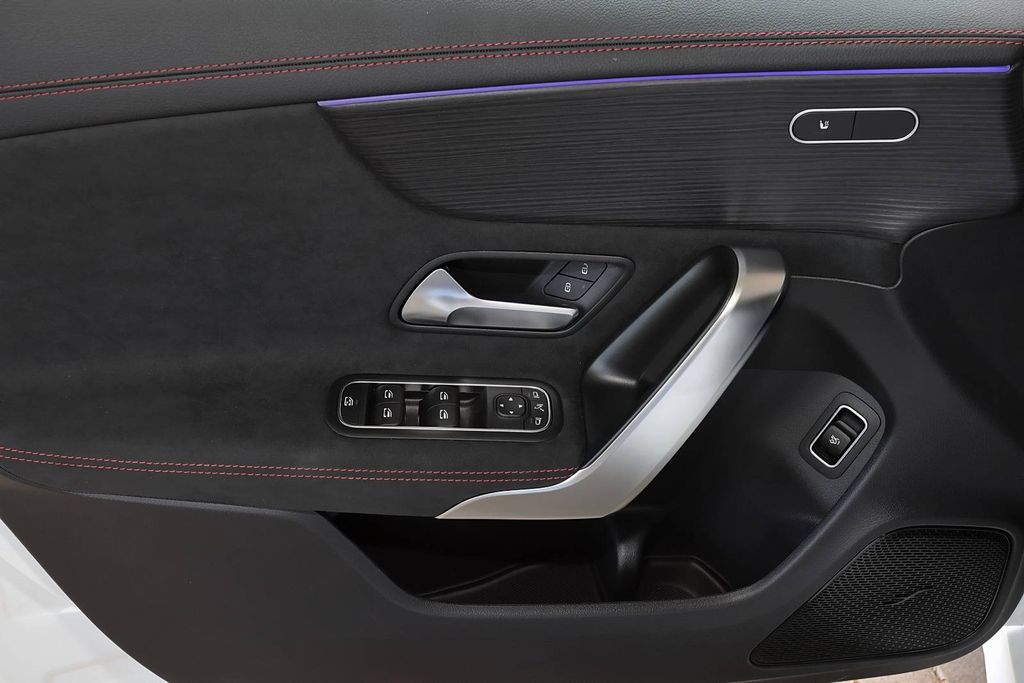 Mercedes-Benz CLA 200 2025