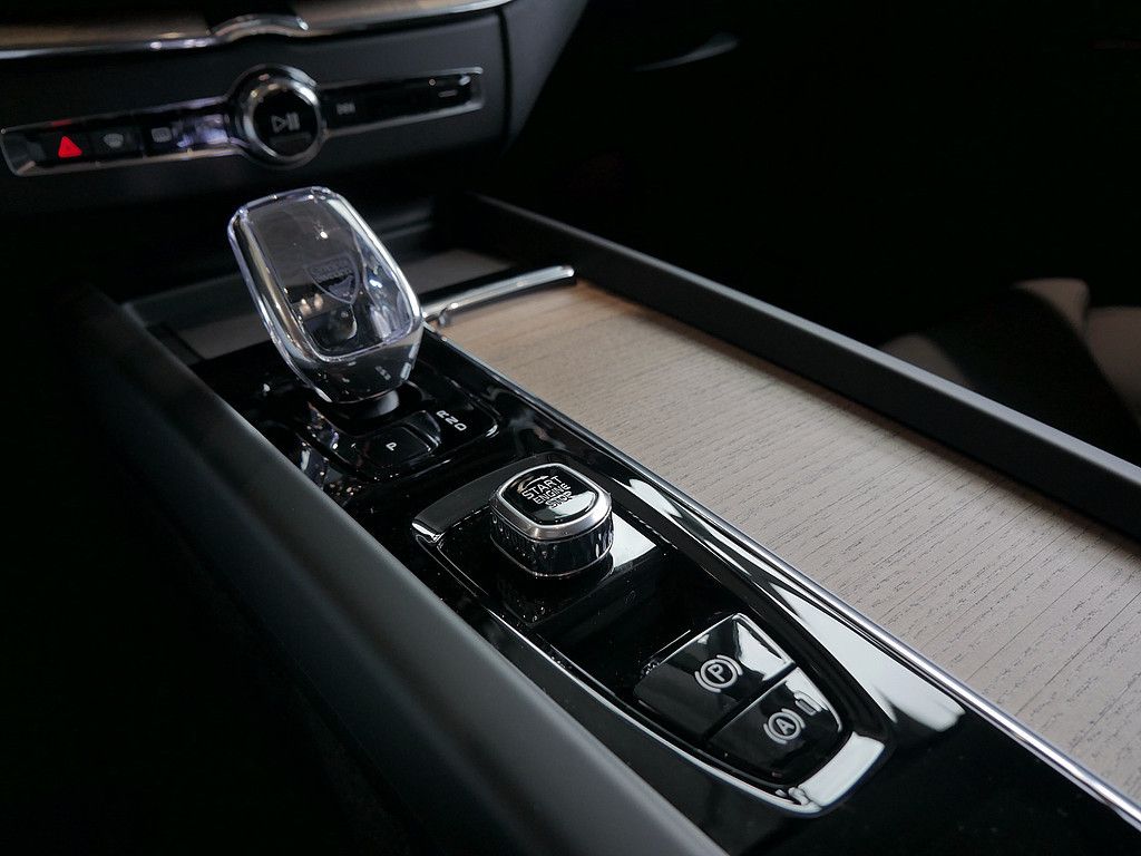 Volvo XC60 2025