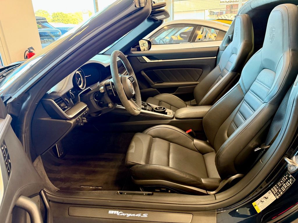 Porsche 992 2023