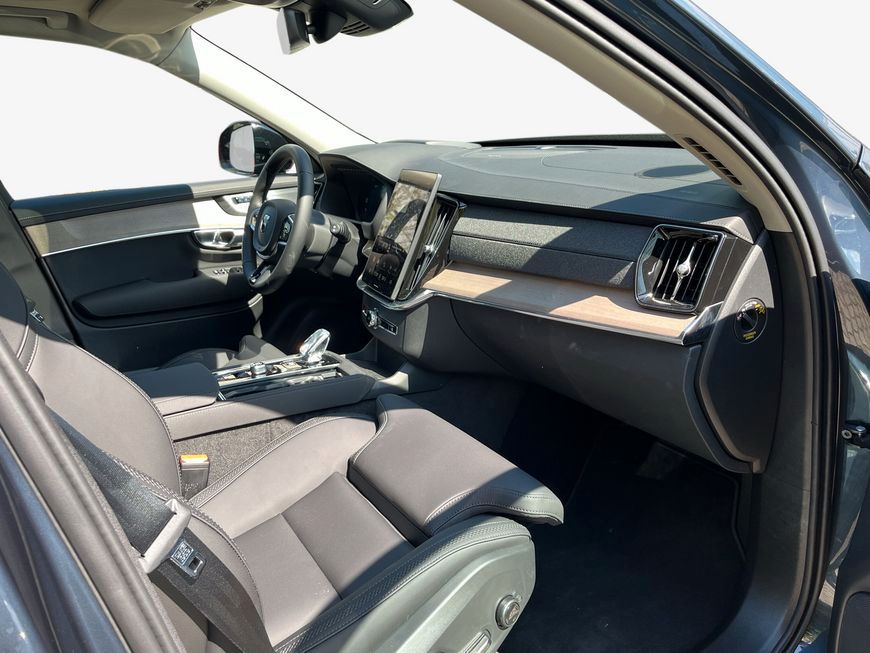 Volvo XC90 2025