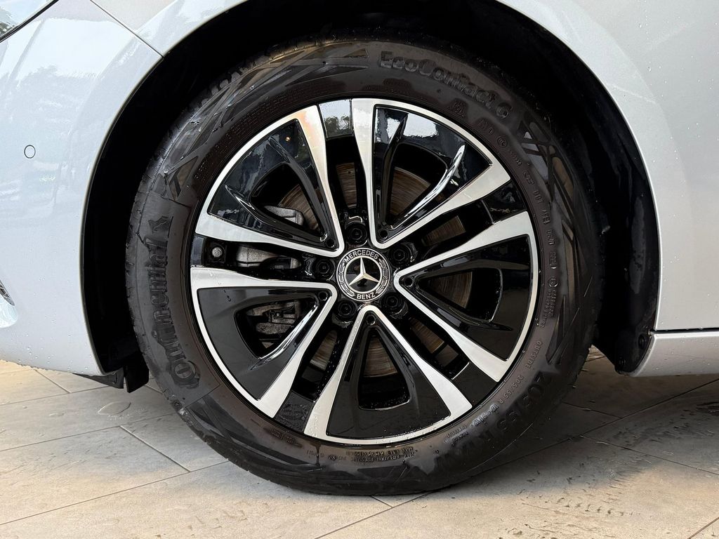 Mercedes-Benz B 220 2024