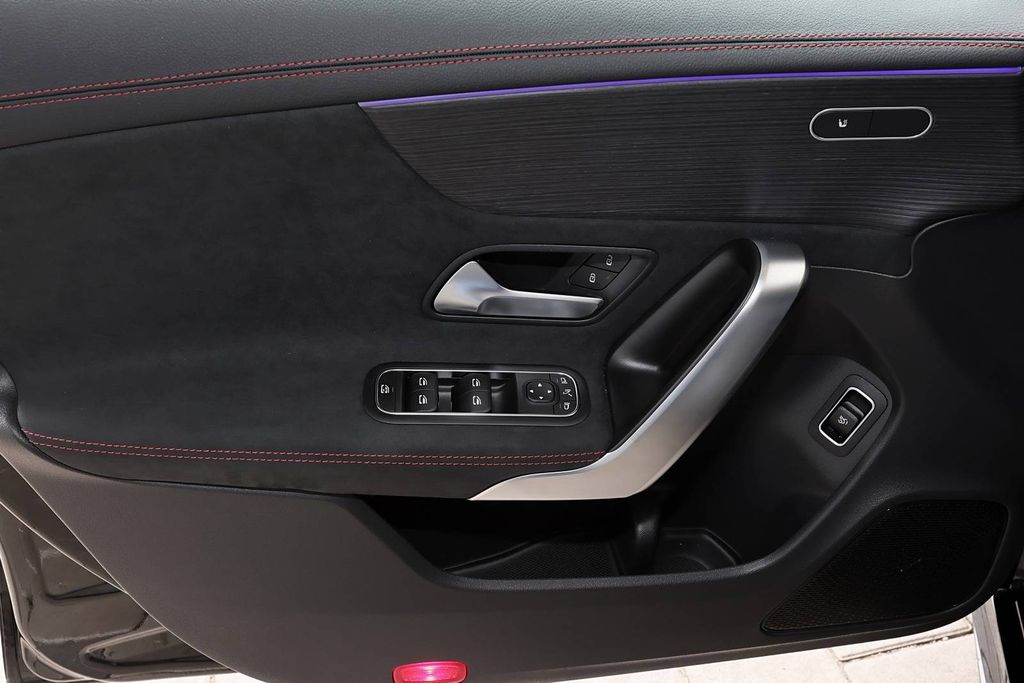 Mercedes-Benz CLA 200 2025