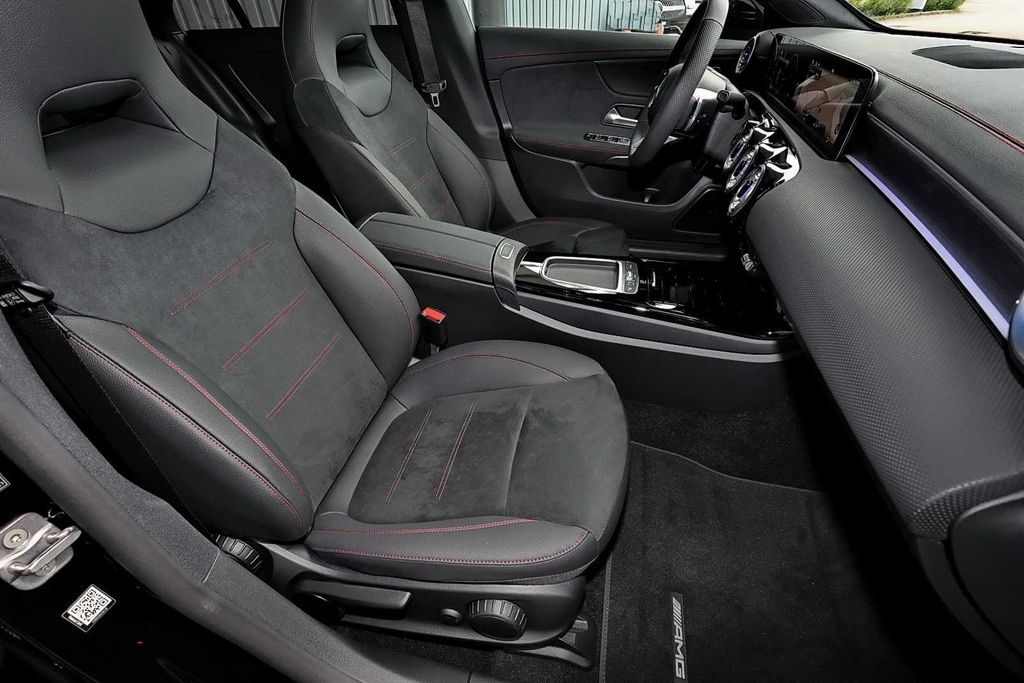 Mercedes-Benz CLA 200 2025