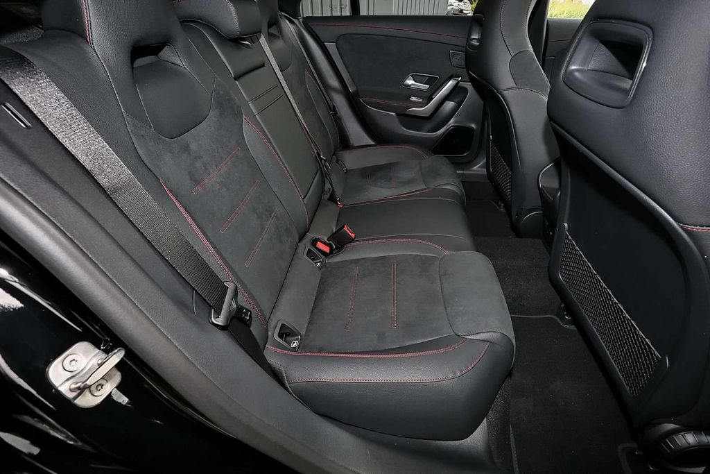 Mercedes-Benz CLA 200 2025