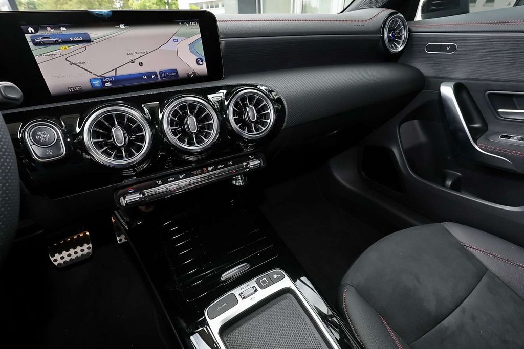 Mercedes-Benz CLA 200 2025