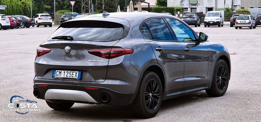 Alfa Romeo Stelvio 2022