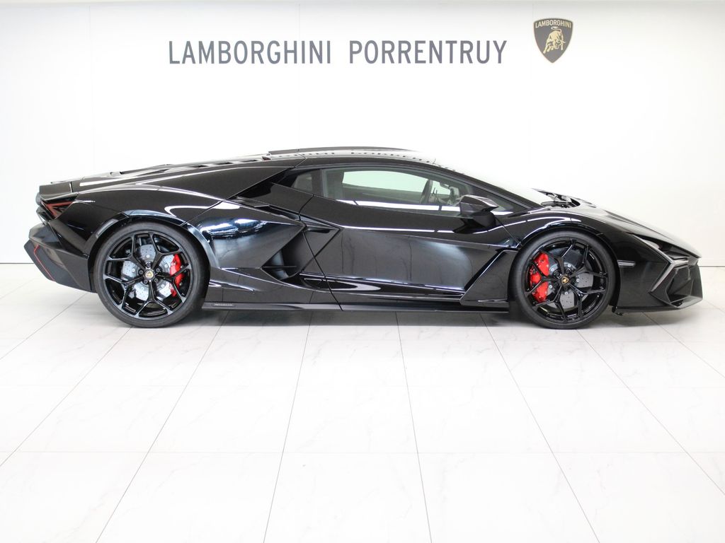 Lamborghini Revuelto 2024