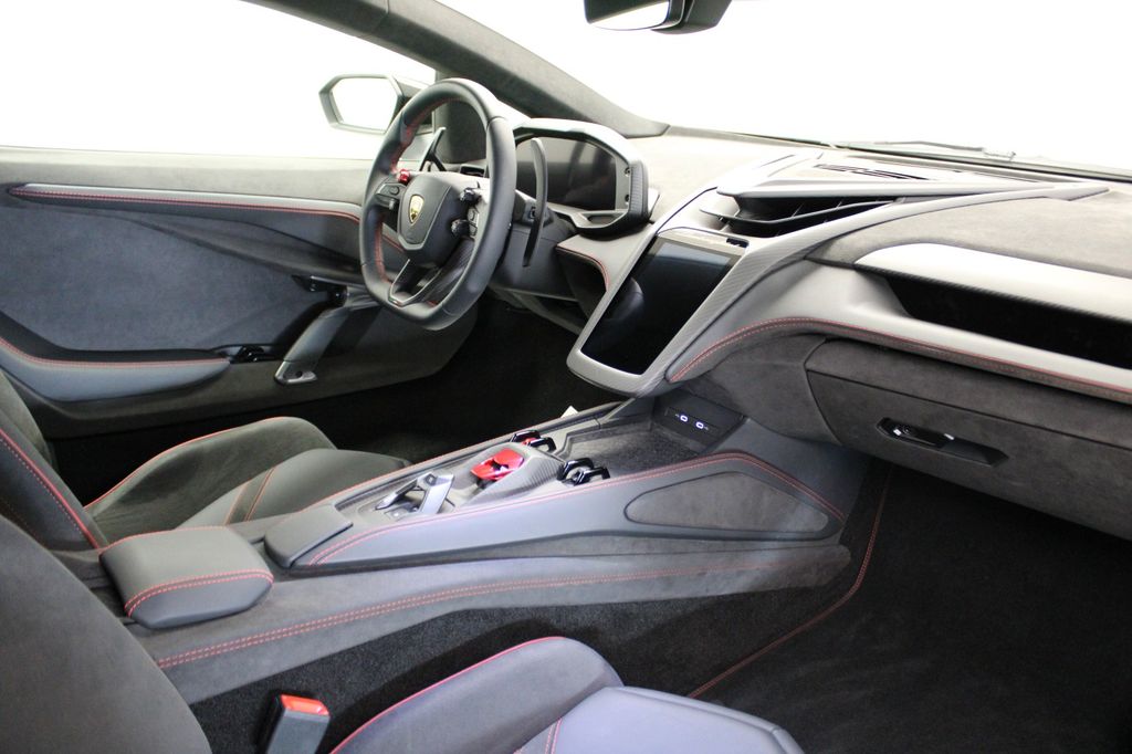 Lamborghini Revuelto 2024