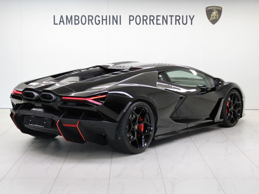 Lamborghini Revuelto 2024