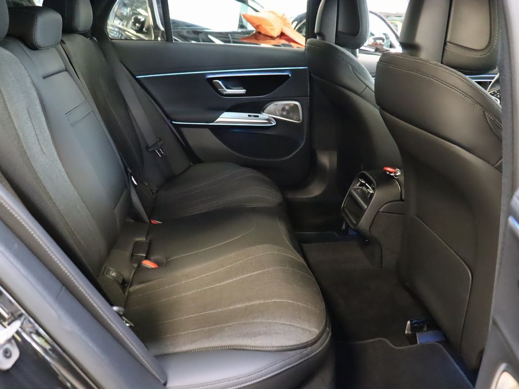 Mercedes-Benz E 300 2025