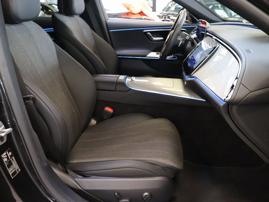 Mercedes-Benz E 300 2025