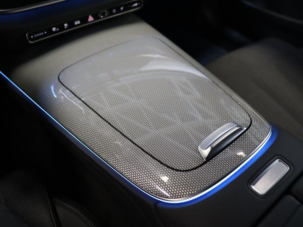 Mercedes-Benz E 300 2025