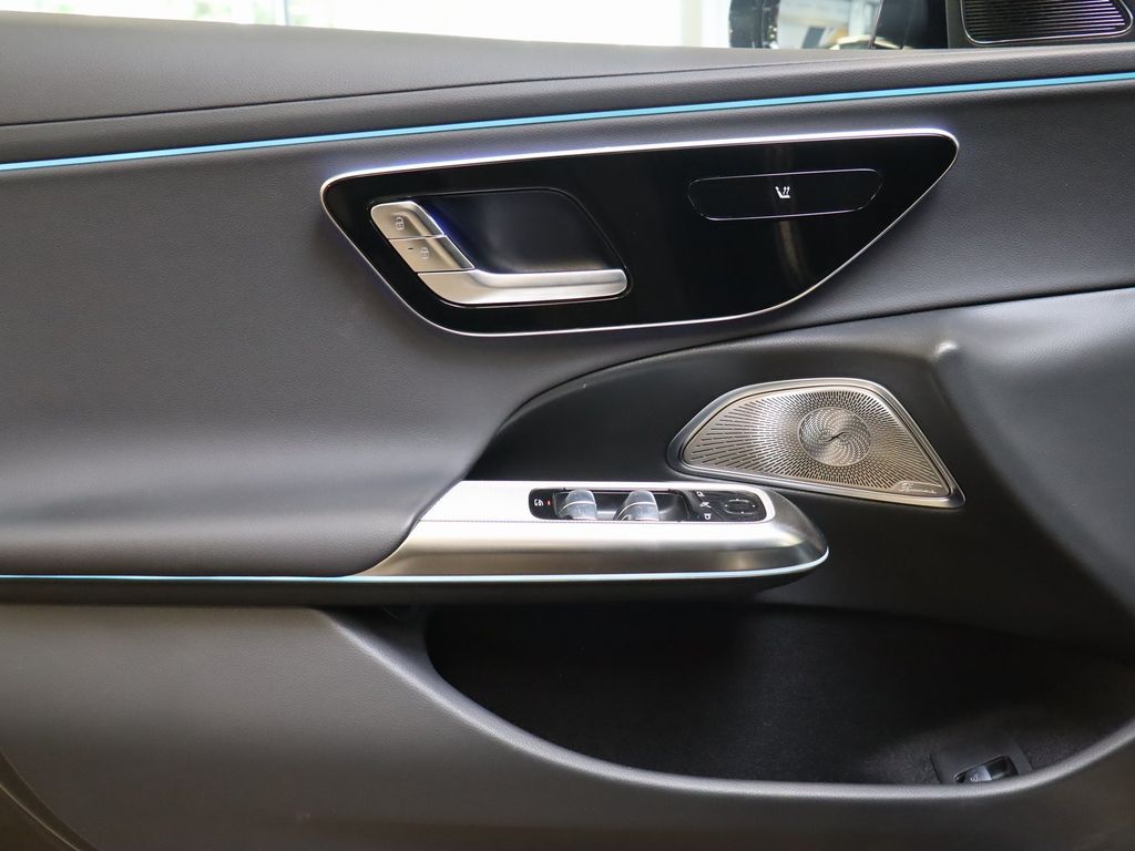 Mercedes-Benz E 300 2025