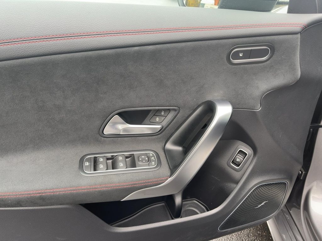 Mercedes-Benz CLA 220 2025