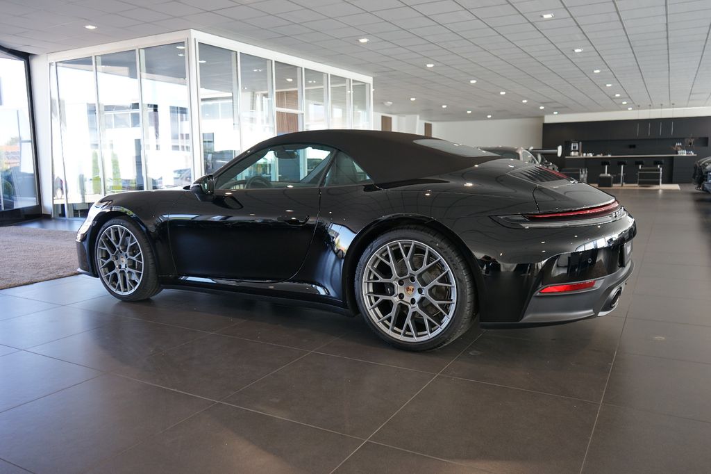 Porsche 992 2025